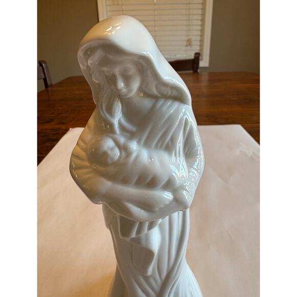 Virgin Mother Mary Madonna & Baby Jesus Statue House of Lloyd 1988 - Picture 2 of 9